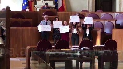 Scene from Roma, Pd contesta Raggi in Campidoglio: "Si dimetta"