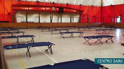 Scene from Coronavirus, centro sportivo Saini di Milano ricovero per senzatetto