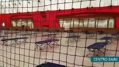 Scene from Coronavirus, centro sportivo Saini di Milano ricovero per senzatetto