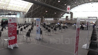 Scene from Milano, centri vaccinali momentaneamente vuoti per carenza di vaccini
