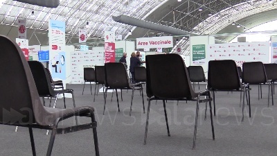 Scene from Milano, centri vaccinali momentaneamente vuoti per carenza di vaccini