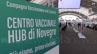 Scene from Milano, centri vaccinali momentaneamente vuoti per carenza di vaccini