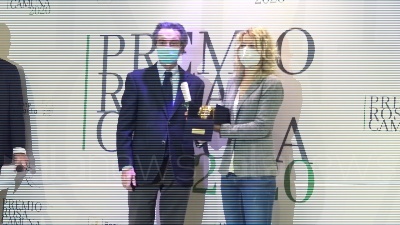 Scene from Covid, presidente Fontana consegna 'Rosa Camuna' a dottoressa 'paziente 1'