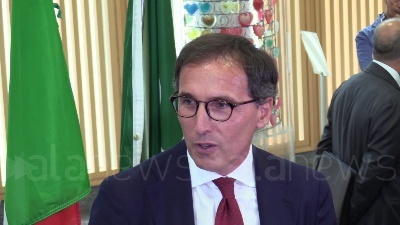 Scene from Fontana: "Boccia può parlare in milanese? Ha parlato romano"