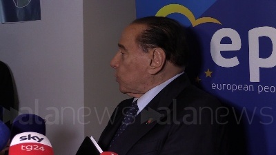Scene from Cdx, Berlusconi: "Lontano da estremismo e ritorno a passato"