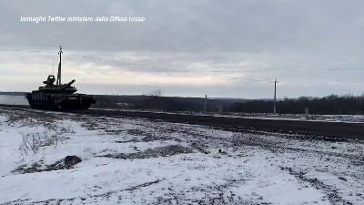 Scene from Ucraina, convoglio militare russo entra nella regione di Sumy