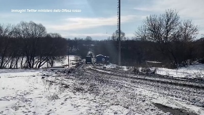 Scene from Ucraina, convoglio militare russo entra nella regione di Sumy