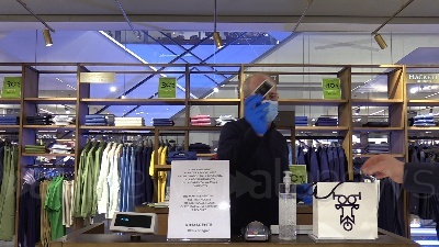 Scene from Fase 2, misure rigide e stringenti per clienti e lavoratori. Così lunedì riparte La Rinascente