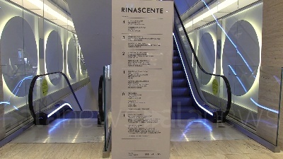 Scene from Fase 2, misure rigide e stringenti per clienti e lavoratori. Così lunedì riparte La Rinascente