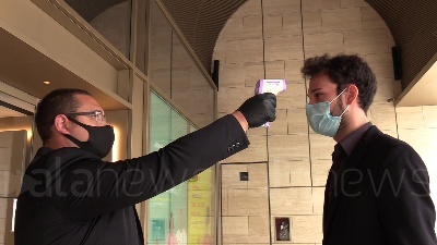 Scene from Fase 2, misure rigide e stringenti per clienti e lavoratori. Così lunedì riparte La Rinascente