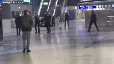 Scene from Aeroporto Francoforte, evacuato Terminal 1 per allarme bomba