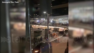 Scene from Aeroporto Francoforte, evacuato Terminal 1 per allarme bomba