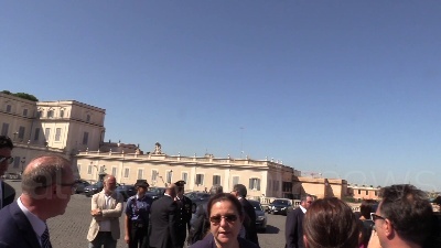 Scene from De Girolamo ai cronisti: "Oggi sono moglie, non commento ma si sa come la penso"