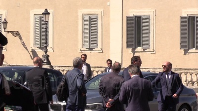 Scene from De Girolamo ai cronisti: "Oggi sono moglie, non commento ma si sa come la penso"