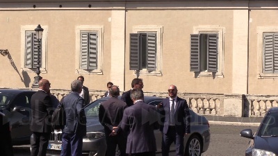 Scene from De Girolamo ai cronisti: "Oggi sono moglie, non commento ma si sa come la penso"