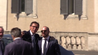 Scene from De Girolamo ai cronisti: "Oggi sono moglie, non commento ma si sa come la penso"