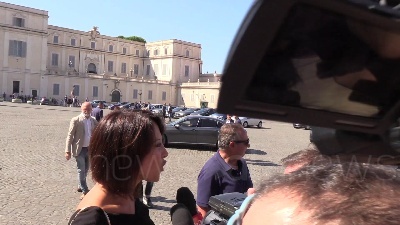 Scene from De Girolamo ai cronisti: "Oggi sono moglie, non commento ma si sa come la penso"