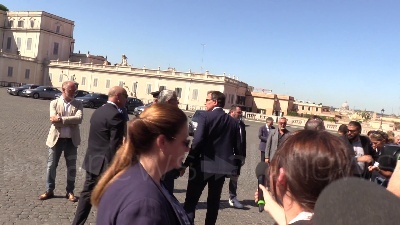 Scene from De Girolamo ai cronisti: "Oggi sono moglie, non commento ma si sa come la penso"
