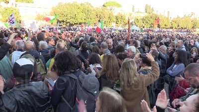 Scene from In 3mila al Circo Massimo a sit-in contro Green pass