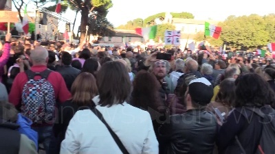 Scene from In 3mila al Circo Massimo a sit-in contro Green pass