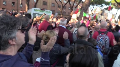 Scene from In 3mila al Circo Massimo a sit-in contro Green pass