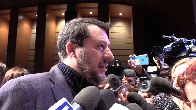 Scene from Ue, Salvini: "Se non cambia decreta sua morte"