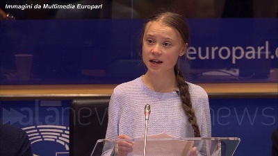 Scene from Greta: "Questa legge sul clima è dichiarazione resa"