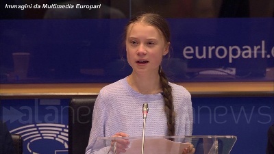 Scene from Greta: "Questa legge sul clima è dichiarazione resa"