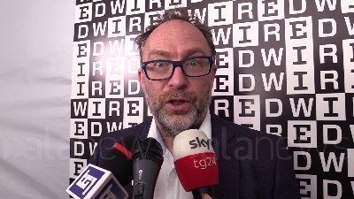 Scene from Jimmy Wales, Wikipedia: "Ue? Timore per restrizioni internet"