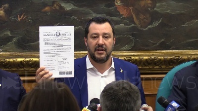 Scene from Salvini: "Possono denunciarmi ogni giorno ma avanti 5 anni"