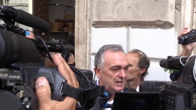 Scene from Rossi: "Spero che Renzi non danneggi Pd e governo, altrimenti ci sia risposta"