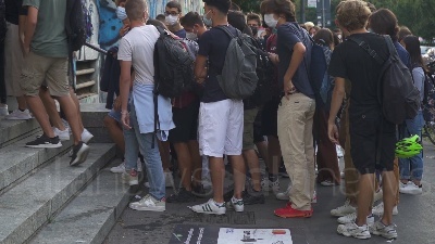 Scene from Scuola, a Milano ottimismo "con Green pass stop a dad"