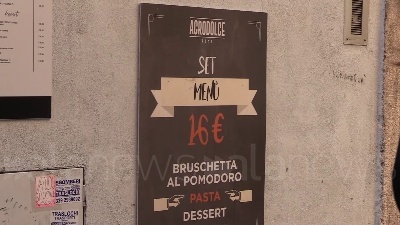 Scene from Protesta ristoranti, apre Agrodolce a Roma: "Scelta per necessità"