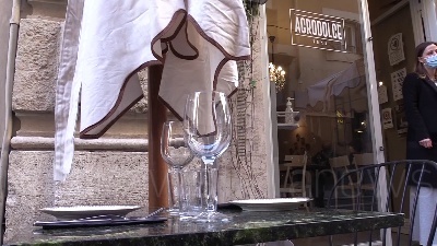 Scene from Protesta ristoranti, apre Agrodolce a Roma: "Scelta per necessità"