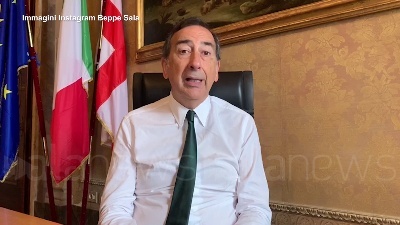 Scene from Coronavirus, Sala: "A Milano assembramento impressionante per Silvia Romano"