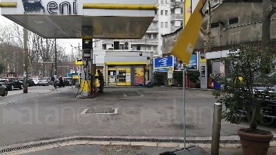 Scene from Caro benzina, prezzi alle stelle a Milano: carburante sopra i 2 euro al litro