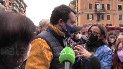 Scene from Caro bollette, Salvini: "50 mld rincari, si rischia un black out"