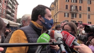 Scene from Caro bollette, Salvini: "50 mld rincari, si rischia un black out"