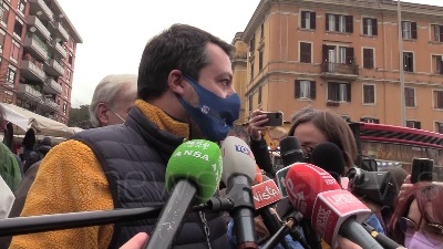 Scene from Caro bollette, Salvini: "50 mld rincari, si rischia un black out"