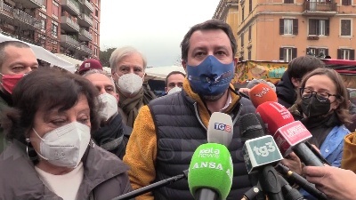 Scene from Caro bollette, Salvini: "50 mld rincari, si rischia un black out"