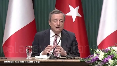 Scene from Migranti, Draghi: "L'Italia è accogliente ma siamo arrivati al limite"