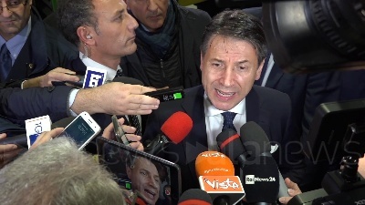 Scene from Conte: "Alla Ue domani dirò che se non sosteniamo la domanda andremo in recessione"