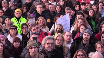 Scene from Caso Orlandi, sit-in per Emanuela a due passi da San Pietro
