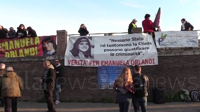Scene from Caso Orlandi, sit-in per Emanuela a due passi da San Pietro