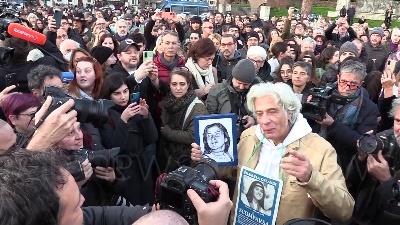 Scene from Caso Orlandi, sit-in per Emanuela a due passi da San Pietro