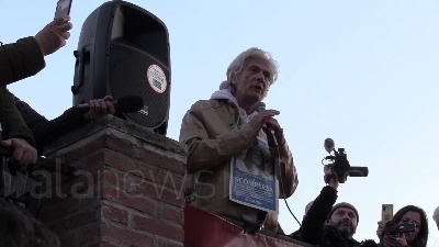 Scene from Caso Orlandi, sit-in per Emanuela a due passi da San Pietro