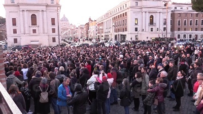 Scene from Caso Orlandi, sit-in per Emanuela a due passi da San Pietro