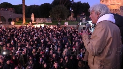 Scene from Caso Orlandi, sit-in per Emanuela a due passi da San Pietro