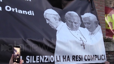 Scene from Caso Orlandi, sit-in per Emanuela a due passi da San Pietro