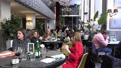 Scene from San Valentino, boom di prenotazioni e code nei ristoranti di Milano